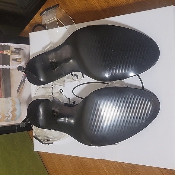 Steve Madden Seeme Sandal-Clear. Size 10 - Picture 4 of 4